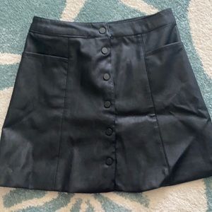 Great looking Black Faux mini skirt~sz 4